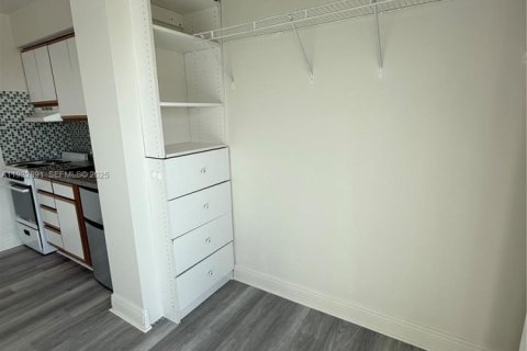 Снять в аренду квартиру в Саут-Майами, Флорида 46.45м2, № 1991689 - фото 3