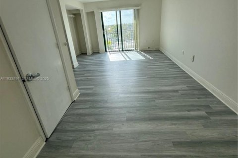 Снять в аренду квартиру в Саут-Майами, Флорида 46.45м2, № 1991689 - фото 5