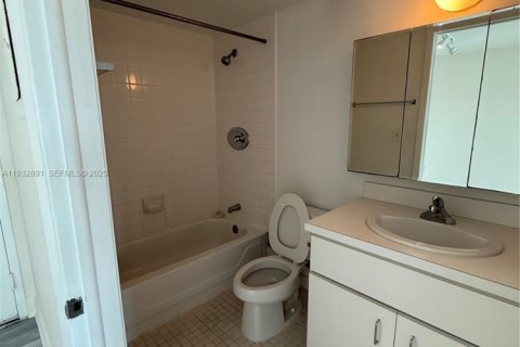 Снять в аренду квартиру в Саут-Майами, Флорида 46.45м2, № 1991689 - фото 1