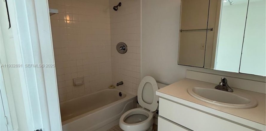 Студия в Саут-Майами, Флорида № 1991689