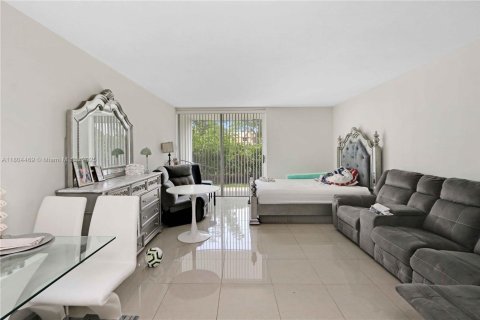 Propiedad comercial en venta en Miami, Florida № 1727528 - foto 21