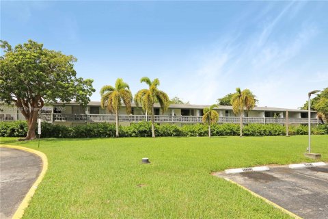 Propiedad comercial en venta en Miami, Florida № 1727528 - foto 4