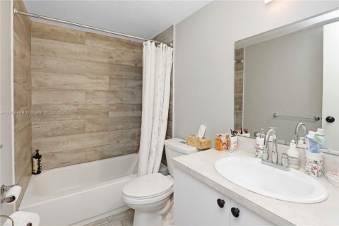 Propiedad comercial en venta en Miami, Florida № 1727528 - foto 20