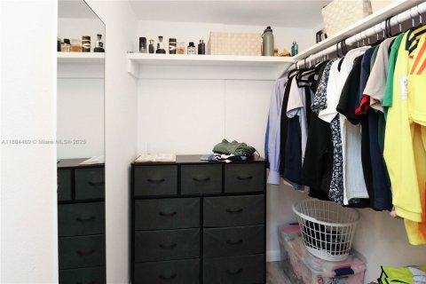 Propiedad comercial en venta en Miami, Florida № 1727528 - foto 18
