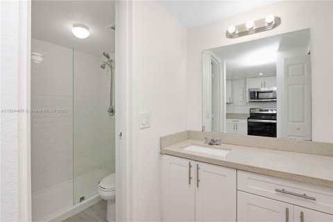 Propiedad comercial en venta en Miami, Florida № 1727528 - foto 12