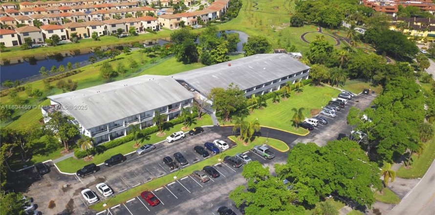 Propiedad comercial en Miami, Florida № 1727528