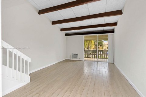 Propiedad comercial en venta en Miami, Florida № 1727528 - foto 6