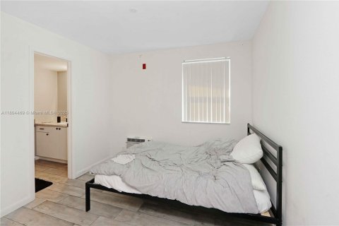 Propiedad comercial en venta en Miami, Florida № 1727528 - foto 17