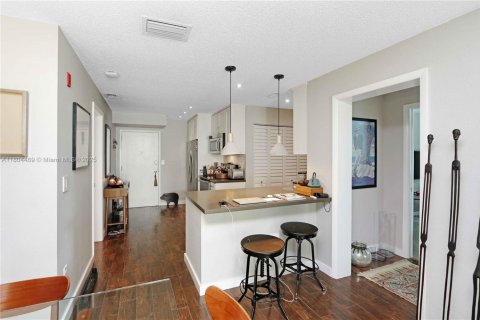 Propiedad comercial en venta en Miami, Florida № 1727528 - foto 27