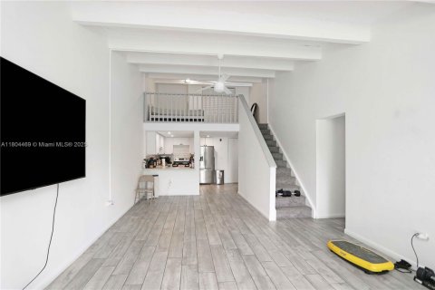 Propiedad comercial en venta en Miami, Florida № 1727528 - foto 13