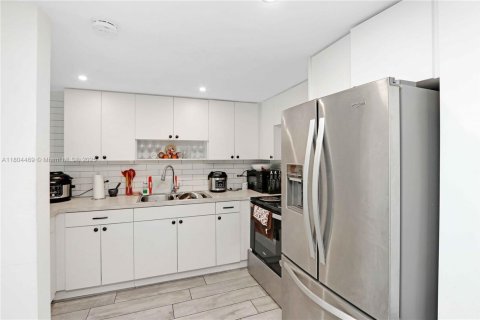 Propiedad comercial en venta en Miami, Florida № 1727528 - foto 19