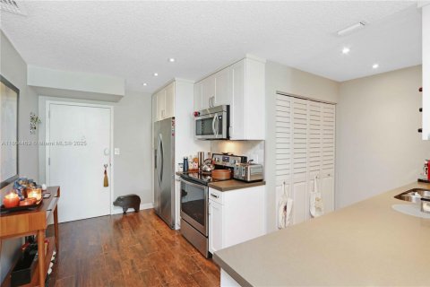 Propiedad comercial en venta en Miami, Florida № 1727528 - foto 28