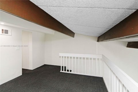 Propiedad comercial en venta en Miami, Florida № 1727528 - foto 8