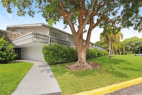 Propiedad comercial en venta en Miami, Florida № 1727528 - foto 2