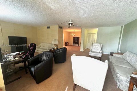 Condominio en venta en Miami, Florida, 3 dormitorios, 154.22 m2 № 1939377 - foto 10