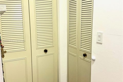 Condominio en venta en Miami, Florida, 3 dormitorios, 154.22 m2 № 1939377 - foto 15