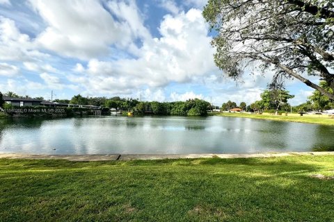 Condominio en venta en Miami, Florida, 3 dormitorios, 154.22 m2 № 1939377 - foto 6