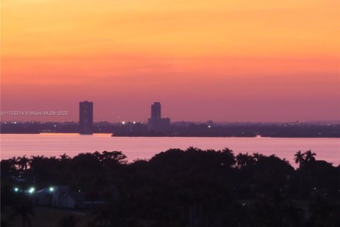 Condominio en venta en Miami Beach, Florida, 1 dormitorio, 76.55 m2 № 1702687 - foto 3