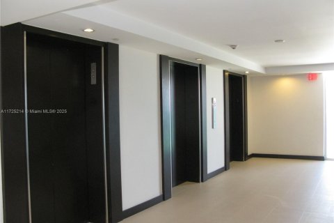 Condominio en venta en Miami Beach, Florida, 1 dormitorio, 76.55 m2 № 1702687 - foto 30