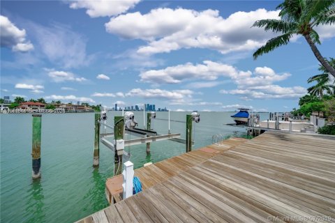 Villa ou maison à louer à Miami Beach, Floride: 5 chambres, 333.43 m2 № 2024486 - photo 3