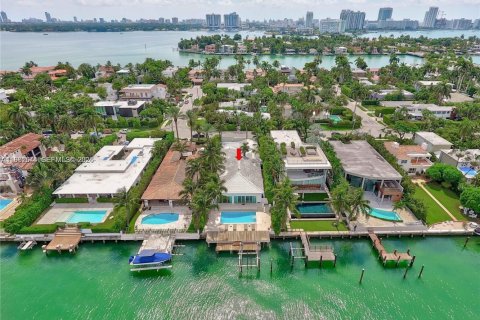 Villa ou maison à louer à Miami Beach, Floride: 5 chambres, 333.43 m2 № 2024486 - photo 14
