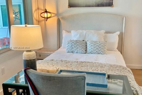 Villa ou maison à louer à Miami Beach, Floride: 5 chambres, 333.43 m2 № 2024486 - photo 13