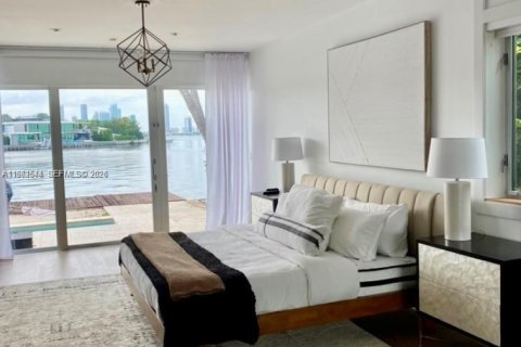 Villa ou maison à louer à Miami Beach, Floride: 5 chambres, 333.43 m2 № 2024486 - photo 10