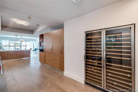Villa ou maison à louer à Miami Beach, Floride: 5 chambres, 333.43 m2 № 2024486 - photo 9