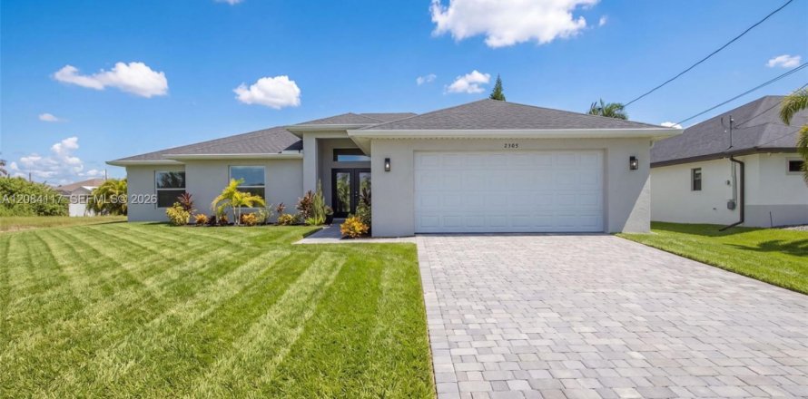 House in Cape Coral, Florida 4 bedrooms, 167.22 sq.m. № 2351341