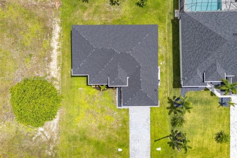 House in Cape Coral, Florida 4 bedrooms, 167.22 sq.m. № 2351341 - photo 23