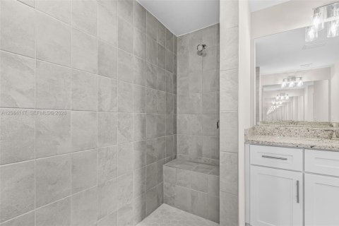 House in Cape Coral, Florida 4 bedrooms, 167.22 sq.m. № 2351341 - photo 20