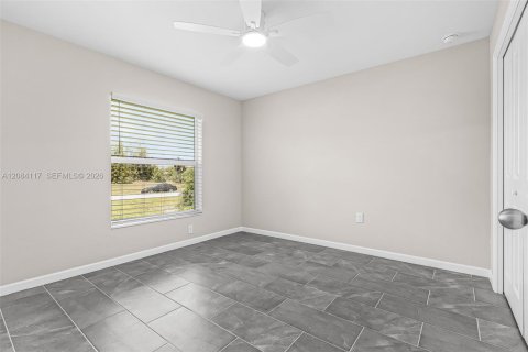 House in Cape Coral, Florida 4 bedrooms, 167.22 sq.m. № 2351341 - photo 14