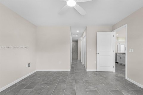House in Cape Coral, Florida 4 bedrooms, 167.22 sq.m. № 2351341 - photo 18