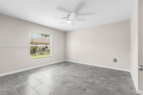 House in Cape Coral, Florida 4 bedrooms, 167.22 sq.m. № 2351341 - photo 17