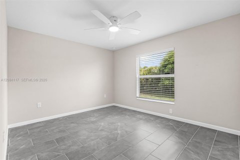 House in Cape Coral, Florida 4 bedrooms, 167.22 sq.m. № 2351341 - photo 16