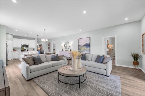 House in Sorrento, Florida 4 bedrooms, 205.31 sq.m. № 2200121 - photo 19