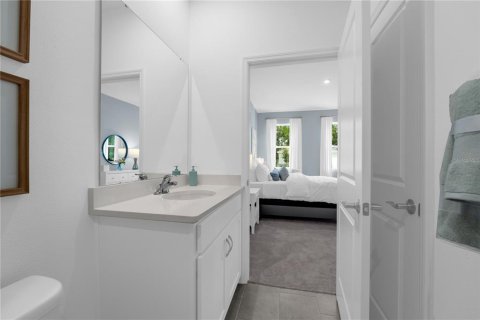 House in Sorrento, Florida 4 bedrooms, 205.31 sq.m. № 2200121 - photo 24