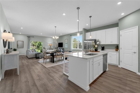 House in Sorrento, Florida 4 bedrooms, 205.31 sq.m. № 2200121 - photo 6