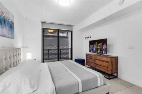 Condo in Miami, Florida, 2 bedrooms  № 1947236 - photo 9