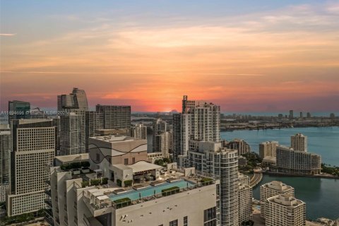 Condo in Miami, Florida, 2 bedrooms  № 1947236 - photo 1