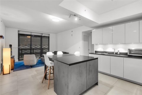 Condo in Miami, Florida, 2 bedrooms  № 1947236 - photo 3