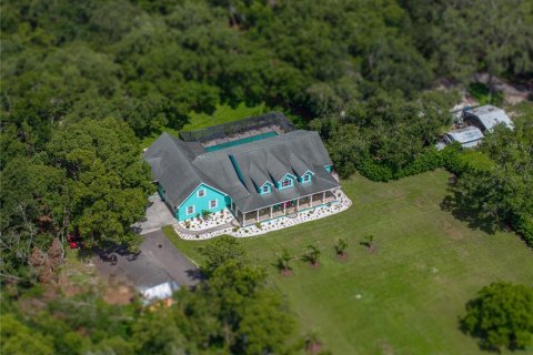 House in Zephyrhills, Florida 5 bedrooms, 394.09 sq.m. № 1794958 - photo 5