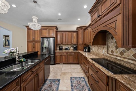 House in Zephyrhills, Florida 5 bedrooms, 394.09 sq.m. № 1794958 - photo 23