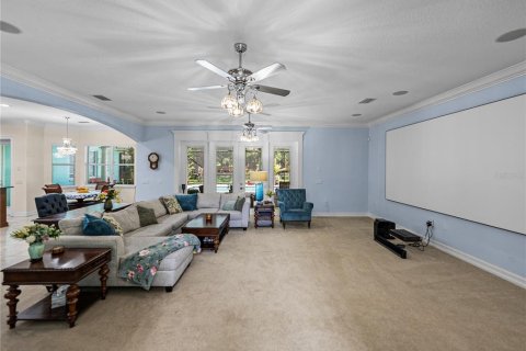 House in Zephyrhills, Florida 5 bedrooms, 394.09 sq.m. № 1794958 - photo 12