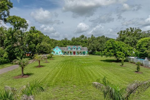 House in Zephyrhills, Florida 5 bedrooms, 394.09 sq.m. № 1794958 - photo 2