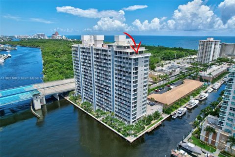 Condo in Fort Lauderdale, Florida, 3 bedrooms  № 1794175 - photo 1