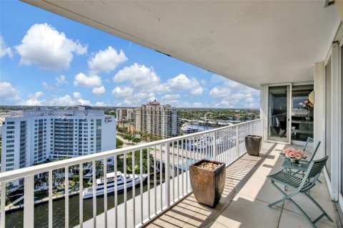 Condo in Fort Lauderdale, Florida, 3 bedrooms  № 1794175 - photo 26