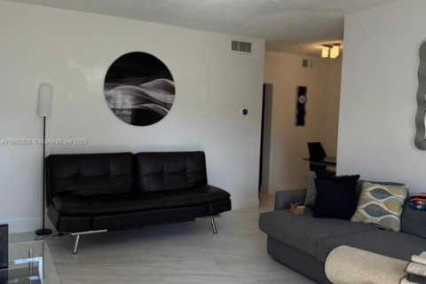 Copropriété à louer à Hollywood, Floride: 1 chambre, 69.86 m2 № 1948636 - photo 9