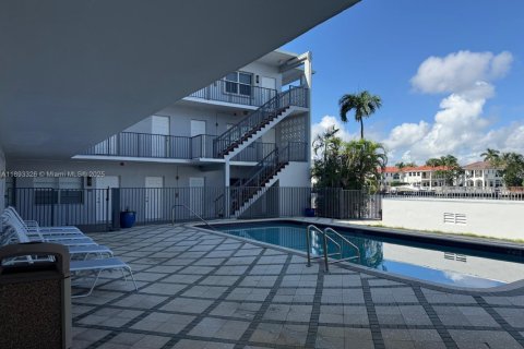 Copropriété à louer à Hollywood, Floride: 1 chambre, 69.86 m2 № 1948636 - photo 3