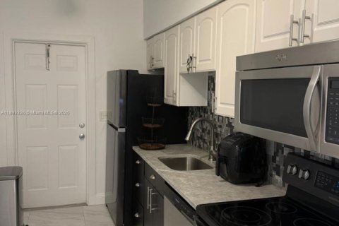 Copropriété à louer à Hollywood, Floride: 1 chambre, 69.86 m2 № 1948636 - photo 12